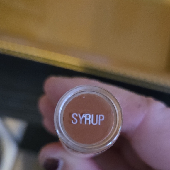 Revolution Sophx Creamy Nude Lipstick - Picture 4 of 5